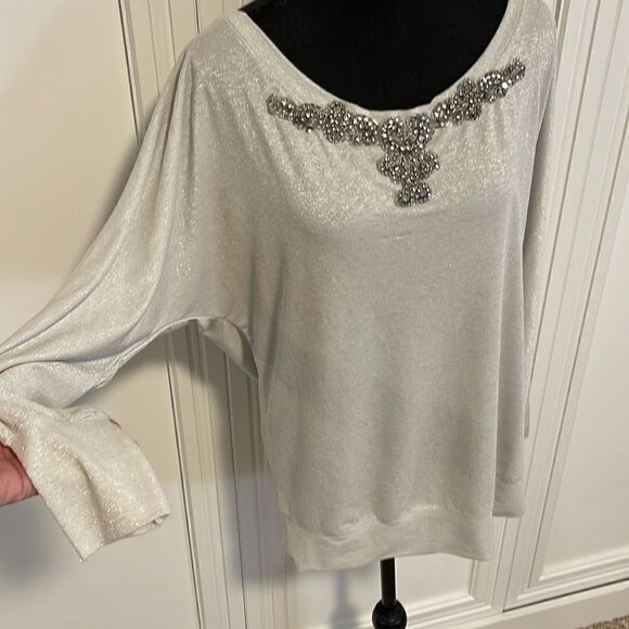 Silver Jewel Front Top with Dolman Sleeve size large - Picture 3 of 5